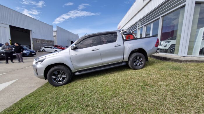 HILUX 4X2 SRV MT L/21 - Imagen 2