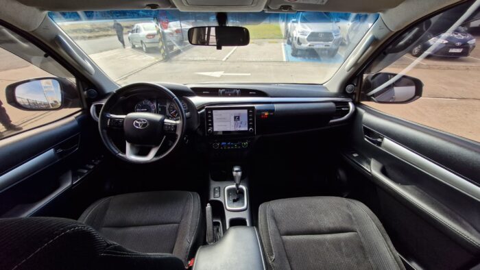 HILUX 4X2 SRV MT L/21 - Imagen 4